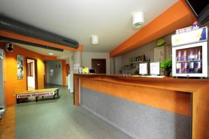 TV a/nebo společenská místnost v ubytování Hotel S-centrum
