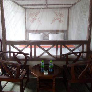 Area tempat duduk di Lagoon Boutique Hotel