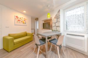 Posezení v ubytování Mariva Downtown apartment with free parking + 19 fotografií