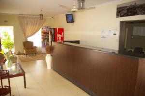 Zona de hol sau recepție la Naledzi Hotel & Conference centre