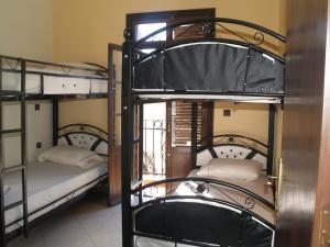 Uma cama ou camas num quarto em TanjaLucia Hostel