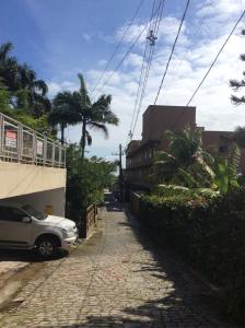 a car parked on a brick road next to a building at Residencial Annabel Apto 04 in Bombinhas +3 photos