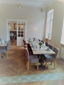Posezení v ubytování Hotel Stadtvilla Laux