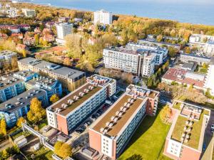 una vista aerea di una città con edifici di 3L Apartments Bliżej Morza a Kołobrzeg