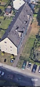 an overhead view of a building with cars parked in front at Apartment Home in NRW in Gladbeck