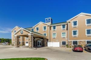 a hotel with a car parked in a parking lot at Cobblestone Hotel & Suites - Gering/Scottsbluff in Gering