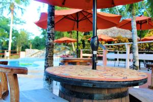 Piscina di The Log Cab-Inn o nelle vicinanze