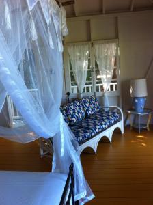 Zona d'estar a Treehouse Cottage
