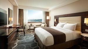 Postel nebo postele na pokoji v ubytování Lotte Hotel Ulsan
