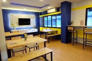 TV a/nebo společenská místnost v ubytování Tuk Tuk Hostel