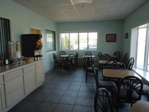 Kuchyň nebo kuchyňský kout v ubytování Atlantic Inn