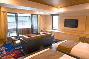 Televízia a/alebo spoločenská miestnosť v ubytovaní Karuizawakurabu Hotel 1130 Hewitt Resort
