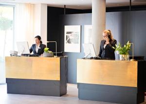 Area lobi atau resepsionis di Hotel Öresund Conference & Spa