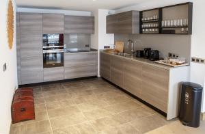 Vacances – Megeve appart 2 bedroms– АЕ403にあるキッチンまたは簡易キッチン