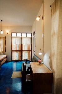 a living room with a couch and a table at Paiyannoi Guesthome in Chiang Mai
