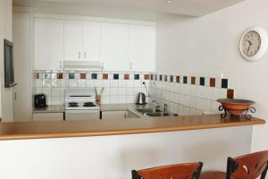 A kitchen or kitchenette at 1/33-35 Fletcher lane - A Beautiful Flat