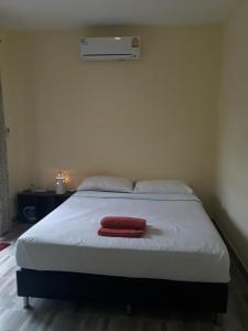 Ein Bett oder Betten in einem Zimmer der Unterkunft Khanom Garden Suite