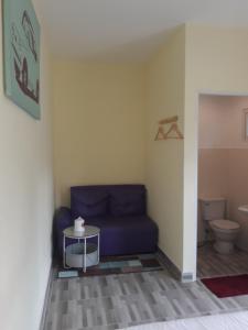 Ein Sitzbereich in der Unterkunft Khanom Garden Suite