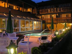 Bazén v ubytování Hotel Kaltenbach nebo v jeho okolí