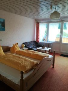 Postel nebo postele na pokoji v ubytování Hotel Kaltenbach + 21 fotografií