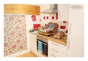 
A kitchen or kitchenette at Southville Guest House
