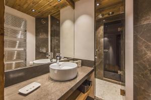 Ванна кімната в Penthouse Le Savoie - LES CHALETS COVAREL