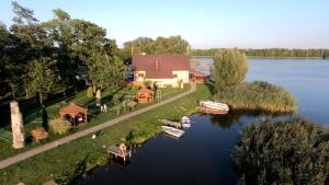 Galeriebild der Unterkunft Hotelik nad Jeziorem in Łasin