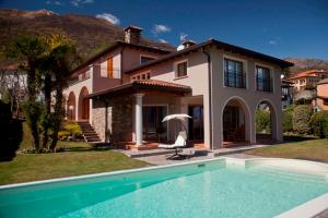 a house with a swimming pool in front of a house at Villa Principessa in Cremia
