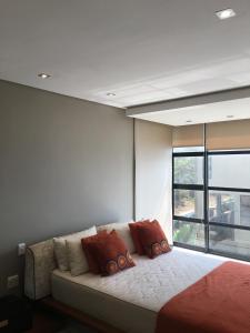 En eller flere senge i et værelse på 30 Degrees Umdloti - Unit 603