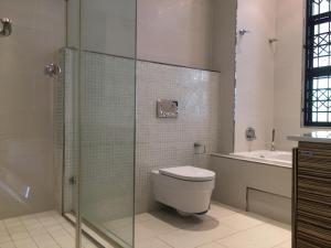 Et badeværelse på 30 Degrees Umdloti - Unit 603