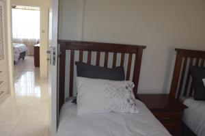 Una cama o camas en una habitación de MYSECONDHOME