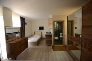 Postel nebo postele na pokoji v ubytování Hotel Aristocrat Batumi