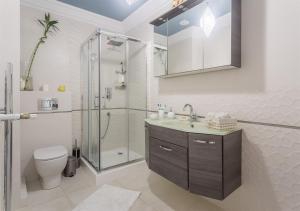 Ένα μπάνιο στο APARTINO - Luxury View - Self Check-In +23 φωτογραφίες