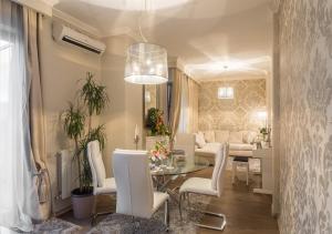 Χώρος καθιστικού στο APARTINO - Luxury View - Self Check-In