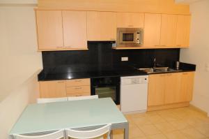 Кухня или мини-кухня в Residencial Marina de Port
