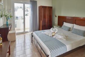 En eller flere senge i et værelse på Corali Studios