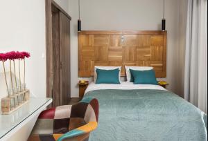 Ένα ή περισσότερα κρεβάτια σε δωμάτιο στο DownTown Hotel