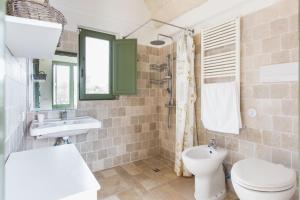 Kúpeľňa v ubytovaní Trulli Masseria Donno Santo + 37 fotografií