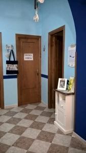 a room with a door with a sign on it at Casa "Il Sogno di Ludovica" in Bagheria