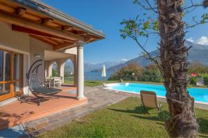 a house with a patio and a swimming pool at Villa Principessa in Cremia