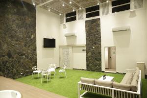 TV a/nebo společenská místnost v ubytování HOTEL HABANA REAL