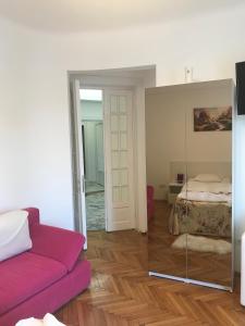 TV/trung tâm giải trí tại VICTORIA LUXURY APARTMENT
