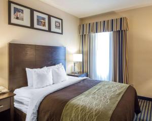 Cama o camas de una habitación en Quality Inn Tulsa-Downtown West
