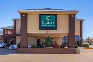 OwassoにあるQuality Inn & Suites Owasso US-169の高級インとスイートは、