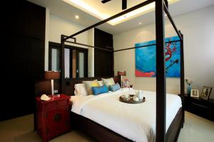 a bedroom with a large bed with a large canopy bed sidx sidx sidx at Two Villas Holiday Phuket: Onyx Style Nai Harn Beach in Nai Harn Beach