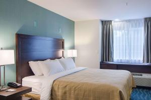 Postel nebo postele na pokoji v ubytování Quality Inn Seaside