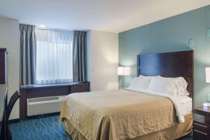 Postel nebo postele na pokoji v ubytování Quality Inn Seaside
