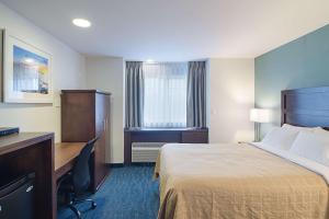 Postel nebo postele na pokoji v ubytování Quality Inn Seaside
