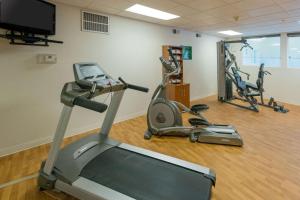 Fitness centrum a/nebo fitness zařízení v ubytování Comfort Suites Springfield-Eugene