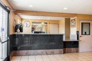 Vstupní hala nebo recepce v ubytování Bridgeway Inn & Suites